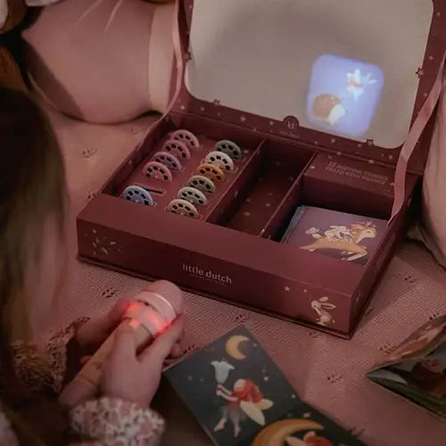 Little Dutch | Bedtime Stories Projector | Roze | 4+