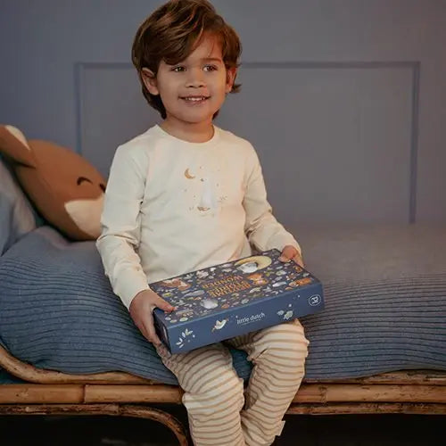 Little Dutch | Bedtime Stories | Zaklamp met Houten Handvat | Mini Projector | Blauw | 13 dlg | 4+
