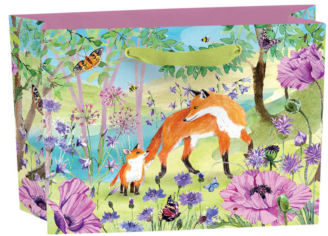 Roger La Borde cadeautas Sunny and Wild, Small Landscape, liggend, met een vos en een vossenjong tussen bloemen, bladeren en vlinders.