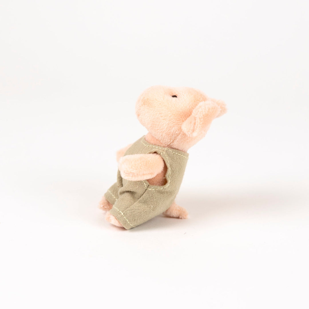 Zijaanzicht van de kleine Egmont Toys knuffel Bart het varken