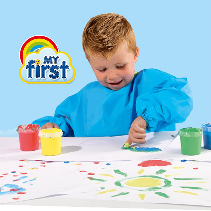 Enfant réalisant une empreinte avec la peinture à doigts SES My First