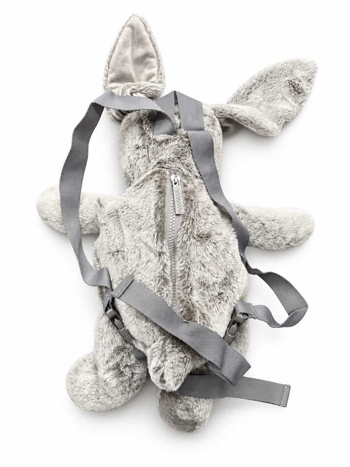 Sac à dos lapin en peluche Cute by Felix – vue de dos avec fermeture éclair et bretelles grises