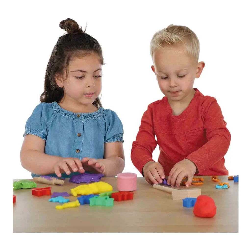 Kinderen kleien met vormpjes; gebruiksvoorbeeld