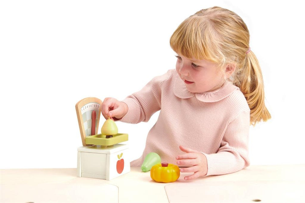 Tender Leaf Toys | Market Scales | Houten Weegschaal | 3+