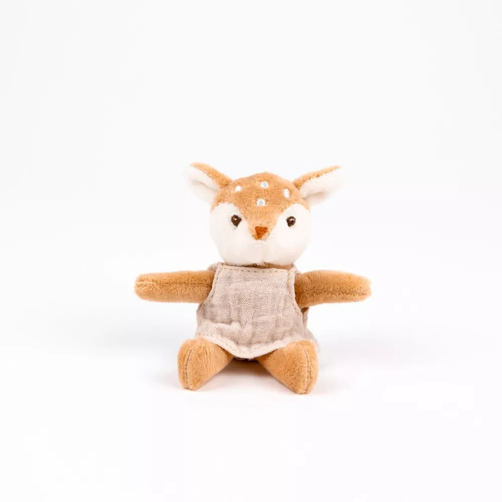 Egmont Toys Julia das Reh von vorne in einem beigen Kleid