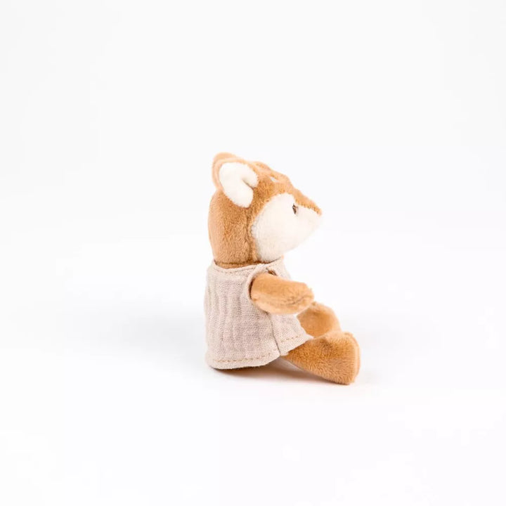 Egmont Toys Julia das Reh in einem beigen Kleid von der Seite