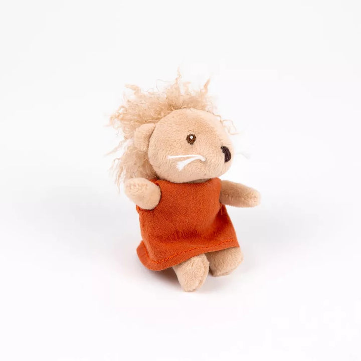 Egmont Toys Chris der Igel in einer rostbraunen Tunika, schräg von vorne