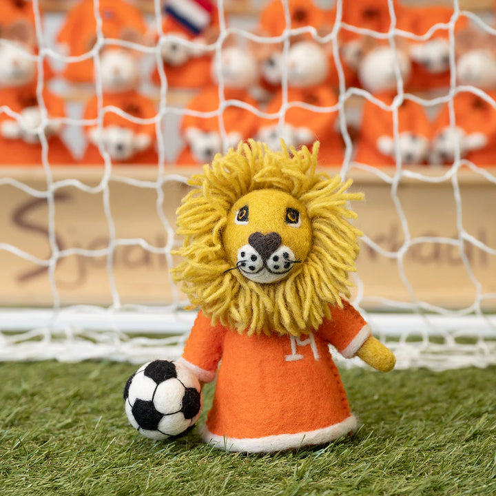 Wolvilt | Decoratieve Leeuw met Voetbal