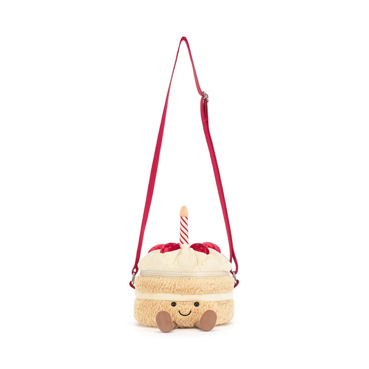 Jellycat Amuseables Birthday Cake Bag hangend aan de rode schouderriem