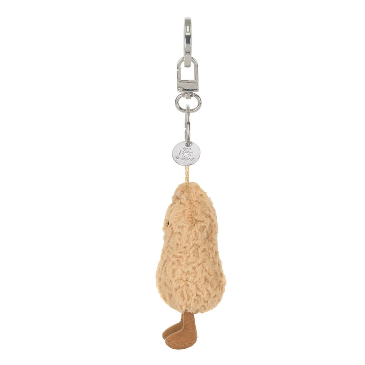 Seitenansicht des Jellycat Amuseables Peanut Bag Charm mit Metallanhänger