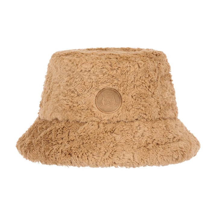 Jellycat Bartholomew Bear Fluffleshade Hat L/XL, zijaanzicht met rond berenlogo