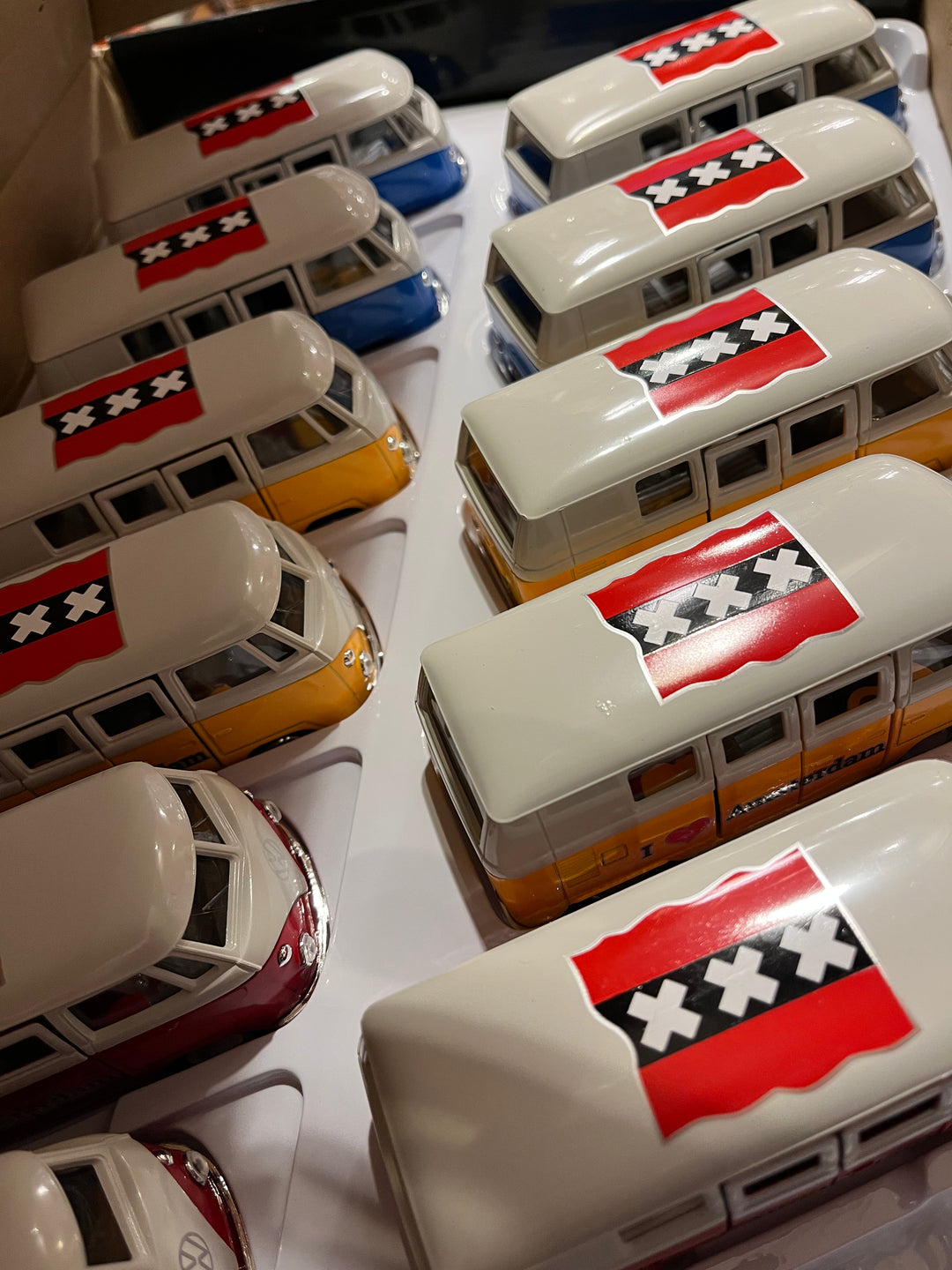 Welly | Volkswagen Bus | I Love Amsterdam | Pullback 11,5 cm | 1:34 | 3+
