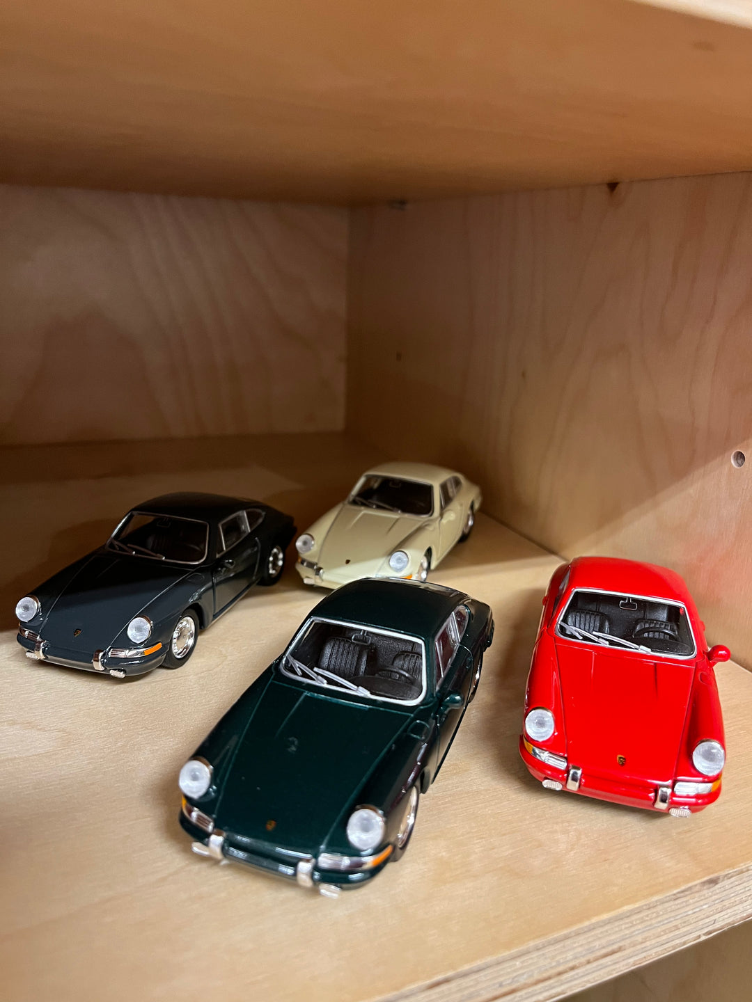 Goki | Metalen Auto | Porsche 911 (1964) | Pull back | 1:34-39 | 11,5 cm | 3+