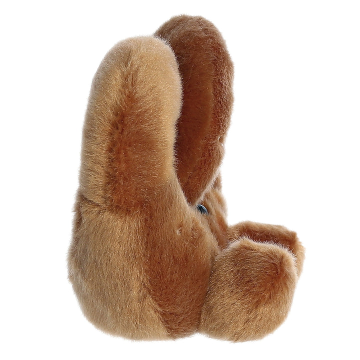 Aurora Palm Pals Twist Pretzel knuffel 13 cm – zijaanzicht