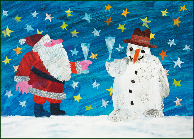 La chenille qui fait des trous porte un bonnet de Noël près d’un bonhomme de neige sous les étoiles.