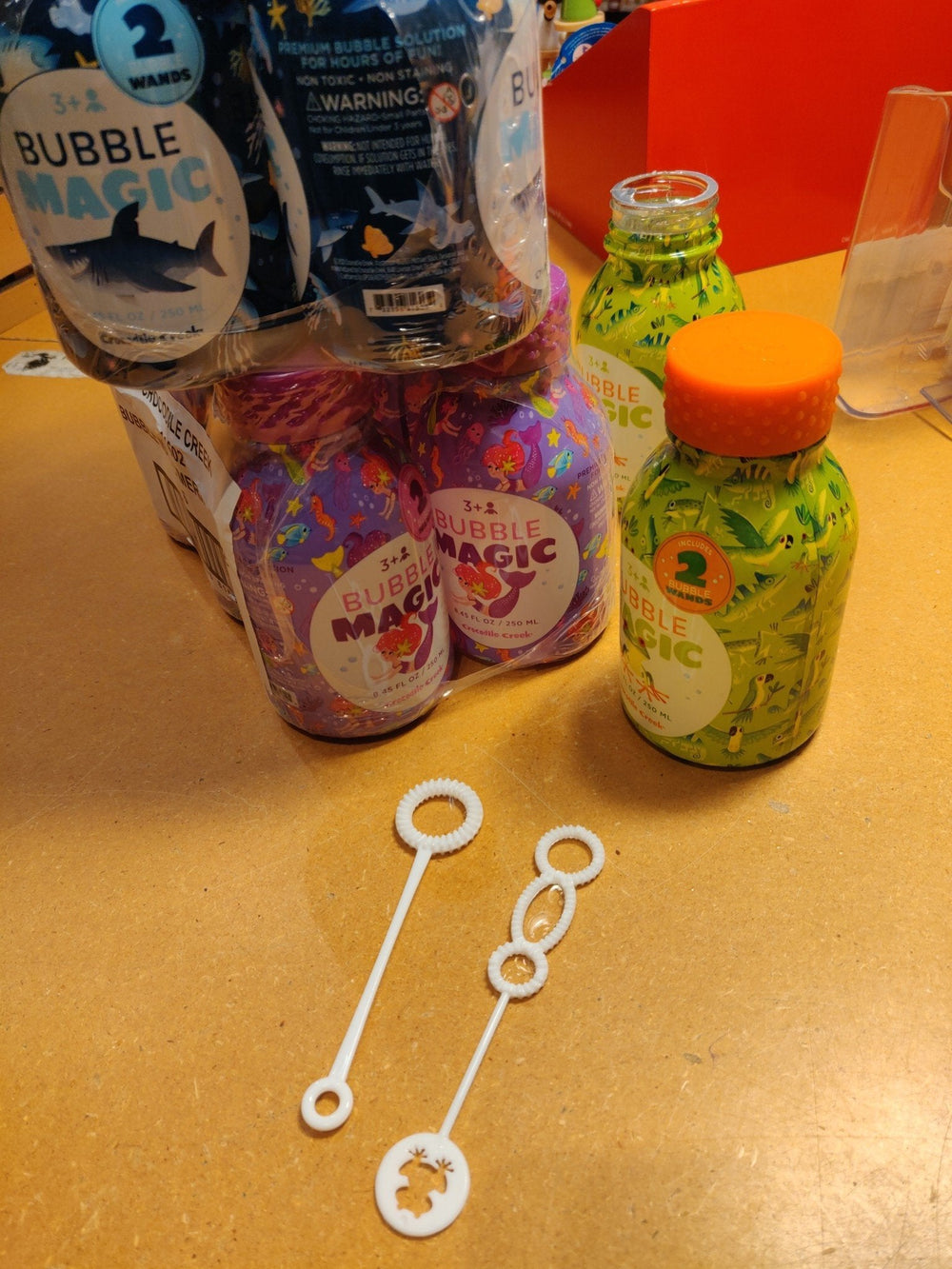 Crocodile Creek | Bubble Magic | 250 ml | includes 2 Bubble Wands | Shark | 3+ - Kleine Eland