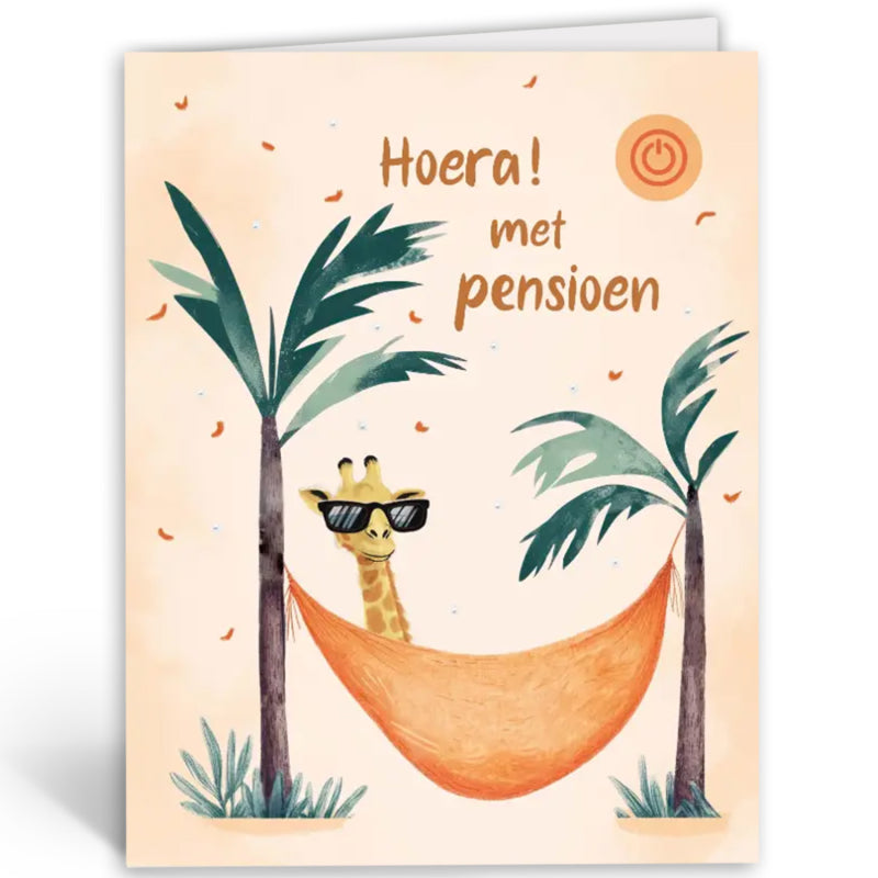 Voorkant van muziekkaart ‘Hoera! Met pensioen’ met een giraffe met zonnebril in een hangmat