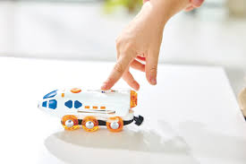 Hape | Dual-Mode Space Shuttle | Trein en spaceshuttle | Licht &amp; geluid | 3+ - Kleine Eland