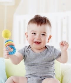 Hape | Made from Rise Based Materials | Rattling Rings Teether | 0+ - Kleine Eland