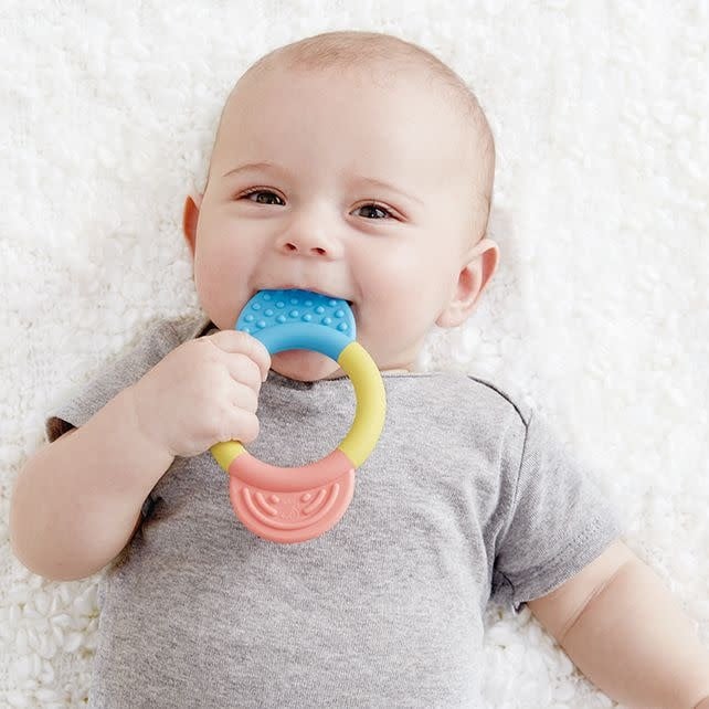 Hape | Made from Rise Based Materials | Teether Ring | 12,4 cm | 0+ - Kleine Eland