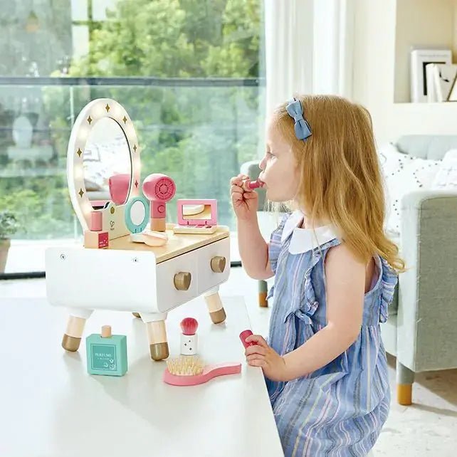 Hape | My Stylish Dressing Table | Light and Sounds | Kaptafel | 14 delig | 41 cm | 3 - 8 jaar - Kleine Eland