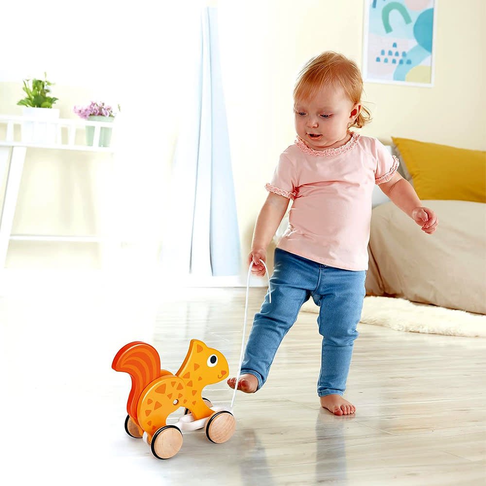 Hape | Pull Along Squirrel | 20,5 cm | 1+ - Kleine Eland