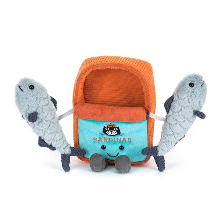 Jellycat Amuseables Sardine Tin, Fische neben der geöffneten Dose