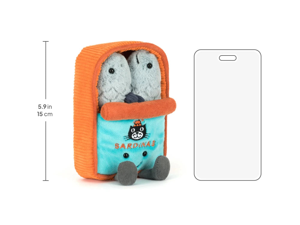 Jellycat Amuseables Sardine Tin, Größenbild mit 15 cm Sitzhöhe