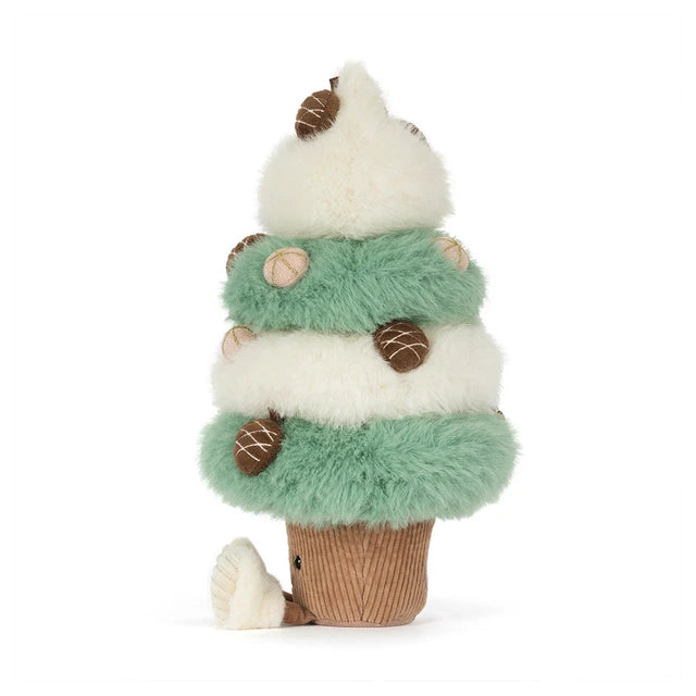 Jellycat Amuseables Pinecone Tree: Plüsch-Weihnachtsbaum mit grünen und weißen Schichten und Tannenzapfen, Seitenansicht.