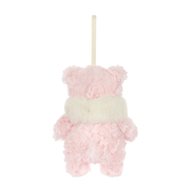 Jellycat Leola Bear Winter Warmer Decoration: roze pluchen beer met crèmekleurige sjaal en ophanglus, achterzijde.