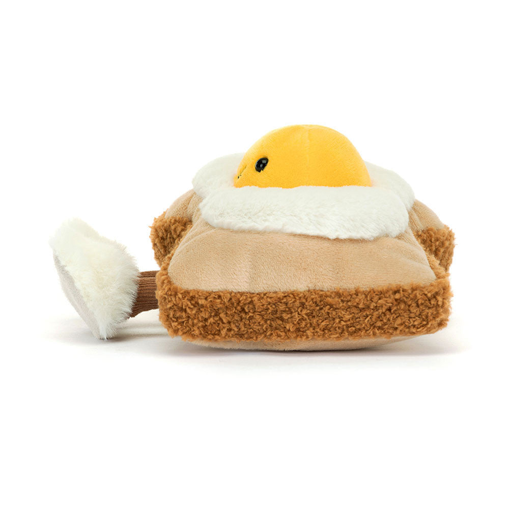 Jellycat Egglantine Egg On Toast von der Seite mit den Schichten von Ei und Toast
