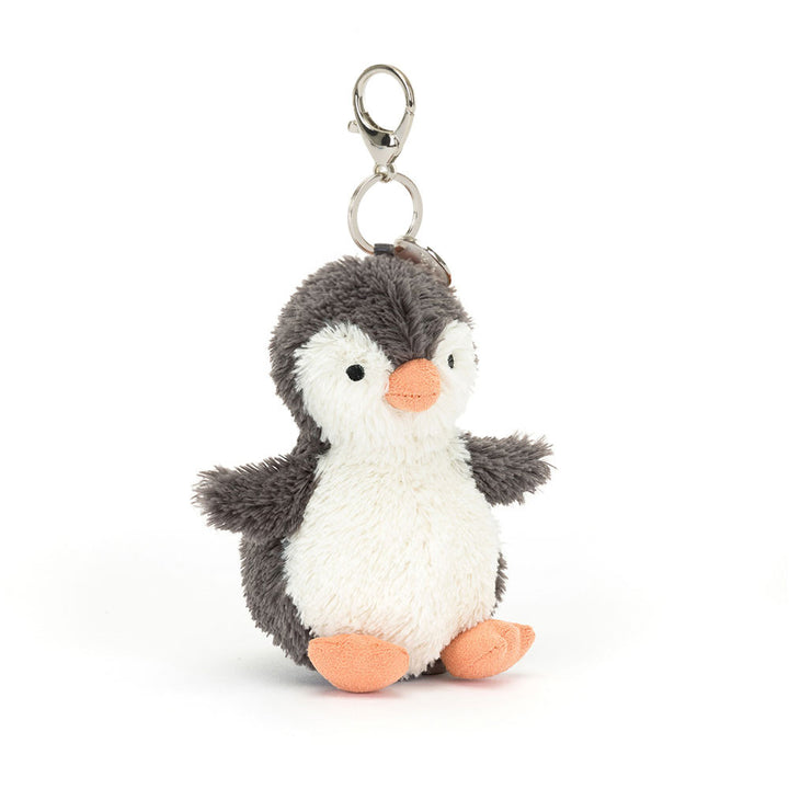 Jellycat Peanut Penguin Bag Charm van voren, met grijze vacht, crèmekleurige buik en metalen clip