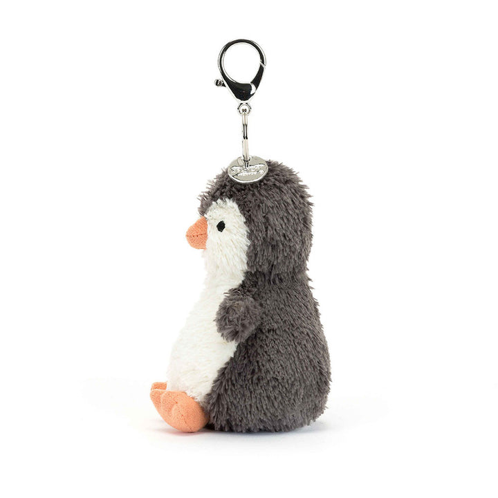 Zijaanzicht van Jellycat Peanut Penguin Bag Charm met oranje snavel en voetjes