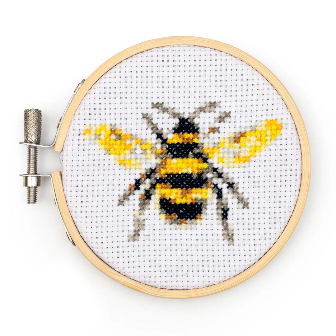 Kikkerland | Mini Cross Stitch | Borduurwerk | Bij | 11+ - Kleine Eland