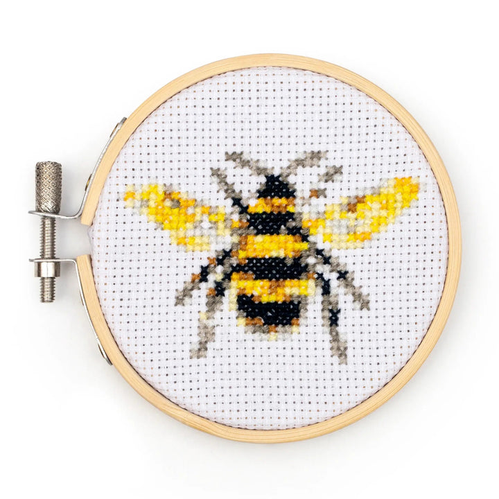 Kikkerland | Mini Cross Stitch | Borduurwerk | Bij | 11+ - Kleine Eland