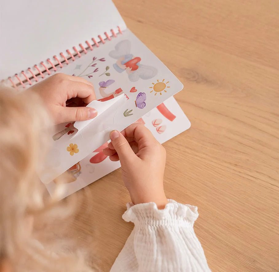 Little Dutch | Aankleed - en stickerboek | Rosa &amp; Friends | 3+ - Kleine Eland