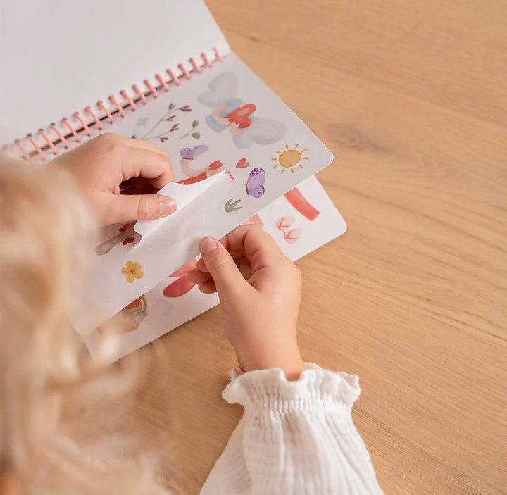 Little Dutch | Aankleed - en stickerboek | Rosa &amp; Friends | 3+ - Kleine Eland