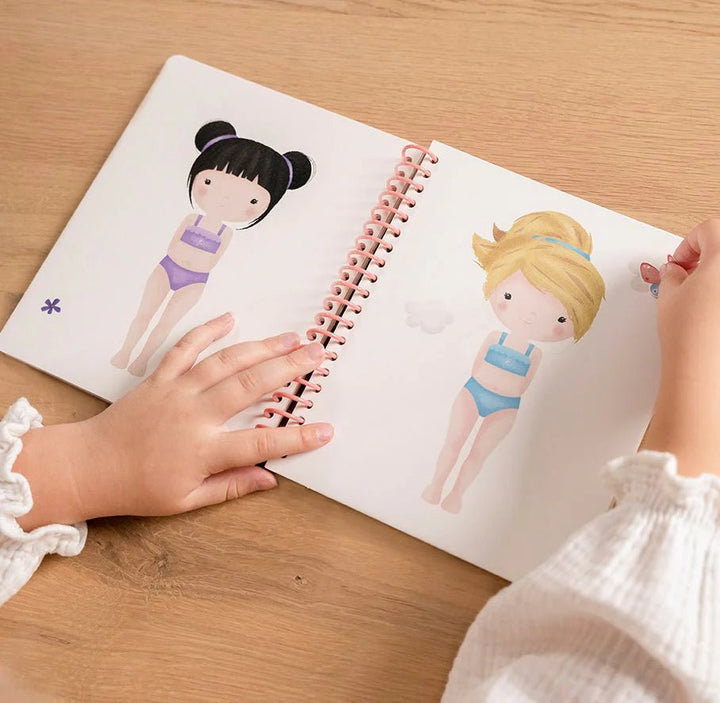 Little Dutch | Aankleed - en stickerboek | Rosa &amp; Friends | 3+ - Kleine Eland