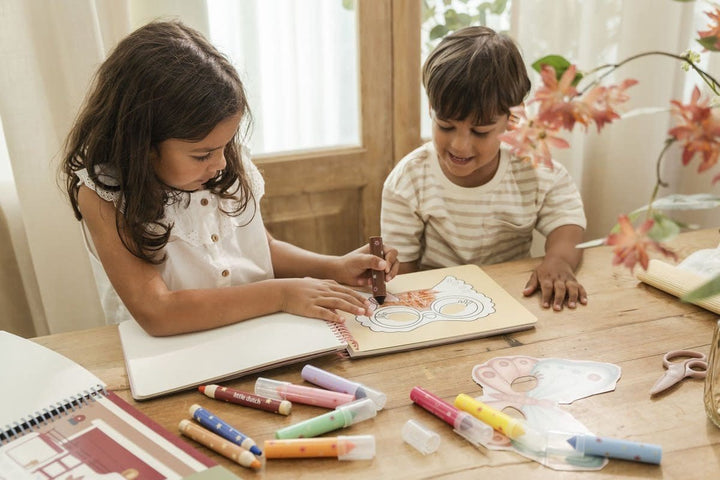 Little Dutch | Knutselboek Rosa &amp; Friends | Maskers Maken | inclusief kindveilige Schaar | 3+ - Kleine Eland