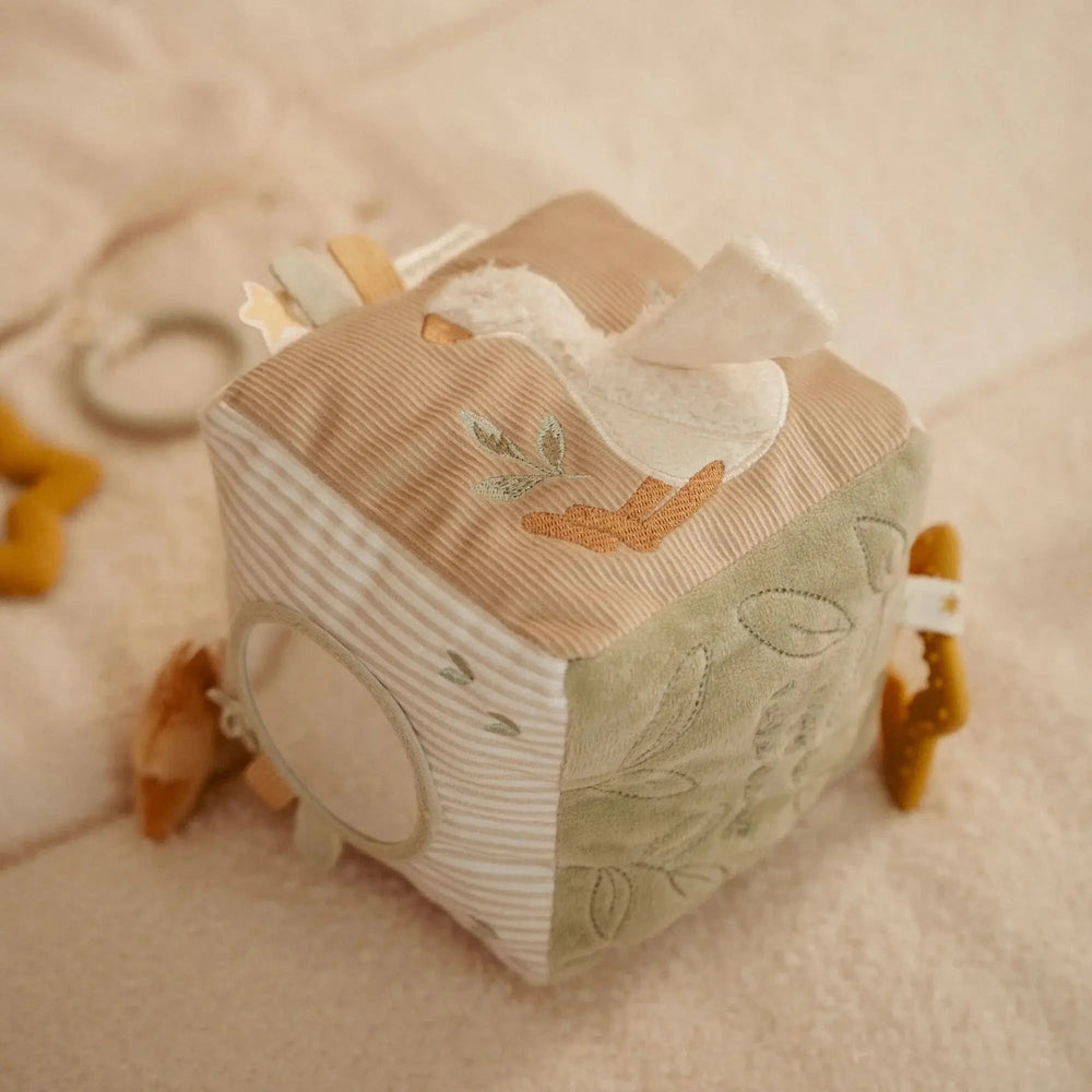 Little Dutch | Stoffen Kubus | Activiteitenkubus met rammelaar | Newborn Naturals | 14 cm | 0+ - Kleine Eland
