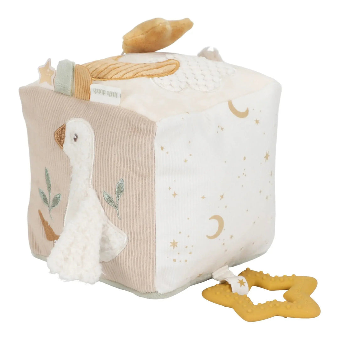 Little Dutch | Stoffen Kubus | Activiteitenkubus met rammelaar | Newborn Naturals | 14 cm | 0+ - Kleine Eland