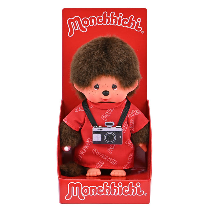 Monchhichi Tourist Boy in der roten Fensterbox
