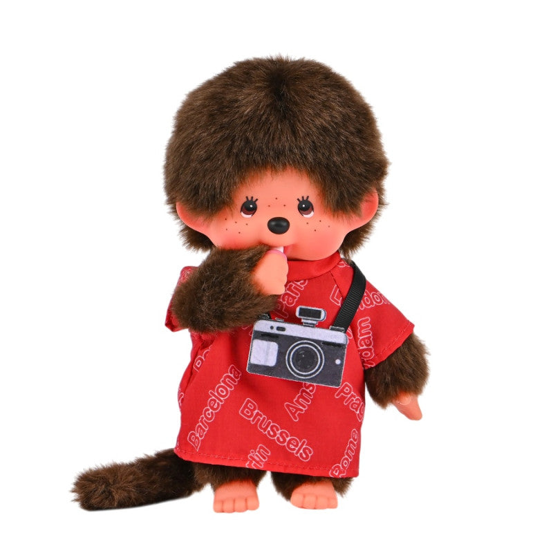 Monchhichi Tourist Boy mit Daumen am Mund, rotem Oberteil und Kamera