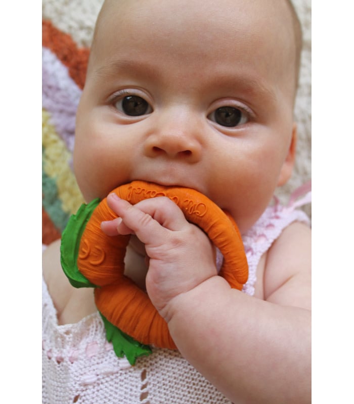 Oli &amp; Carol | Cathy the Carrot | Rubber Bijtspeeltje | 100% Organisch | 0+ - Kleine Eland