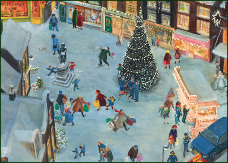 Des passants entourent un grand sapin de Noël sur une place enneigée.