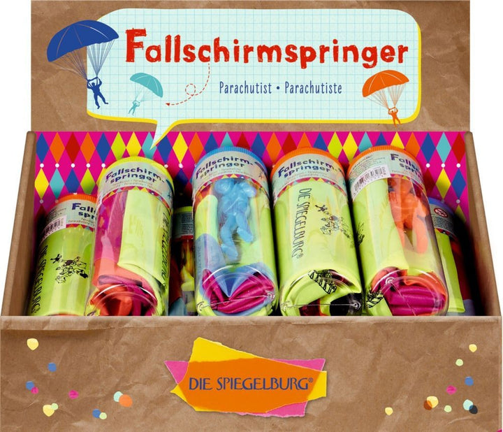 Display met parachutisten van Die Spiegelburg
