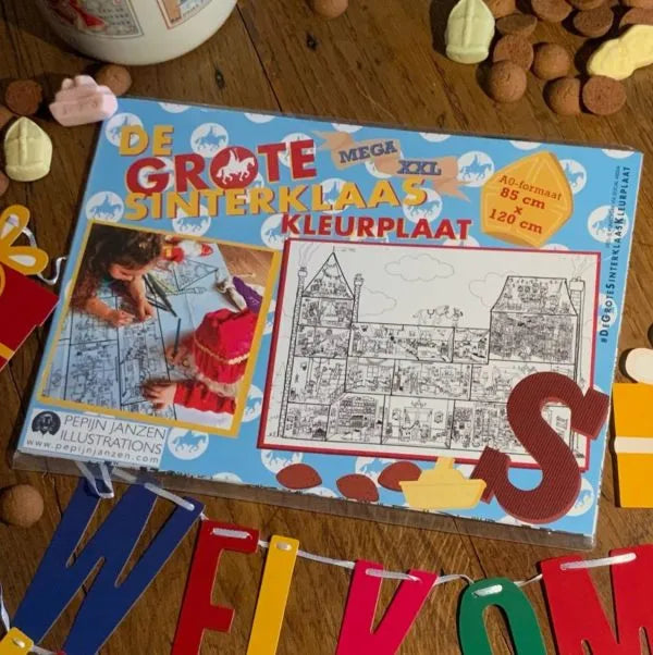 Gevouwen Sinterklaaskleurplaat van Pepijn Janzen tussen pepernoten en een gekleurde slinger.