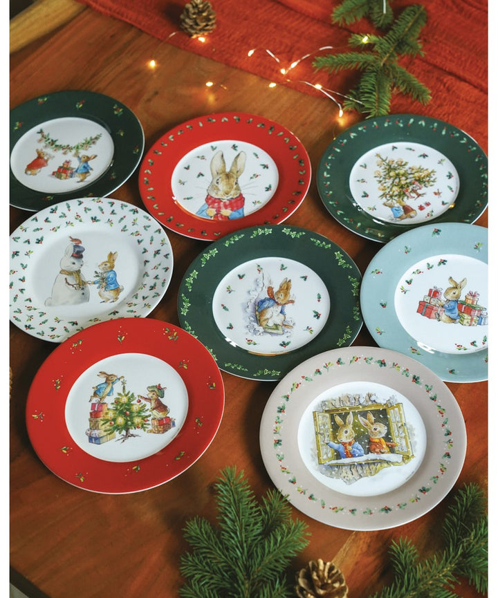 Rood Peter Rabbit kerstbord tussen andere geïllustreerde borden van Petit Jour
