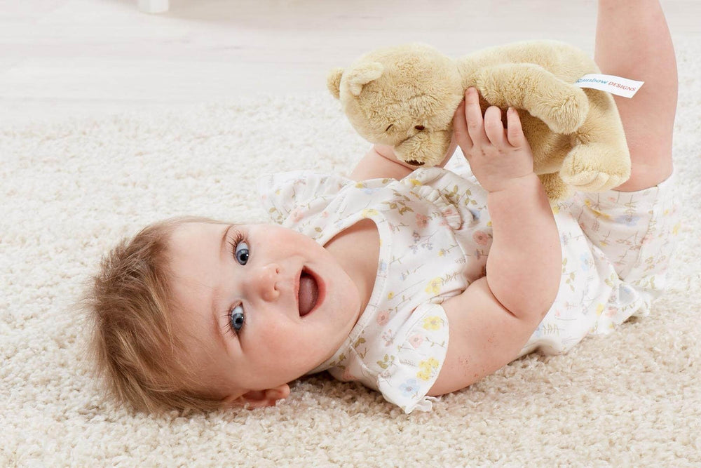 Rainbow Design | Disney soft Toy | Classic Pooh | 19 cm | 0+ - Kleine Eland