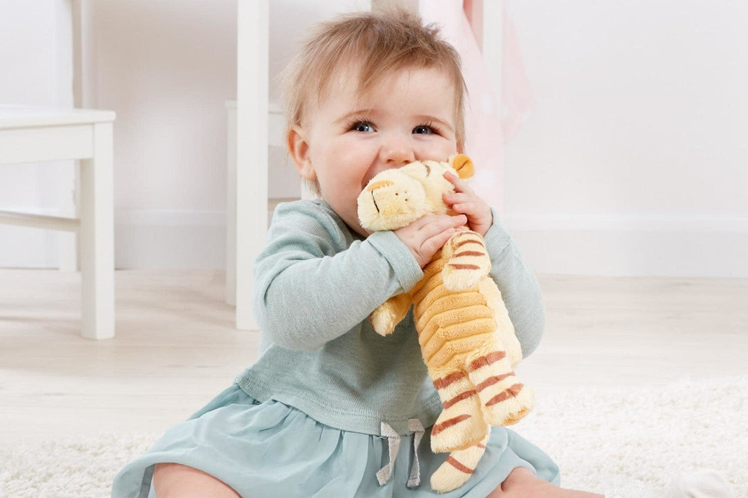 Rainbow Design | Disney soft Toy | Classic Tigger | 17 cm | 0+ - Kleine Eland